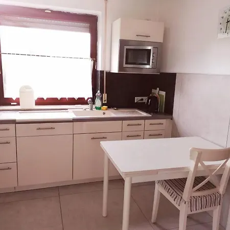 200 M2 Ueber 2 Etagen Fuer Bis Zu 12 Personen Apartamento