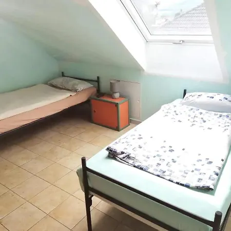200 M2 Ueber 2 Etagen Fuer Bis Zu 12 Personen Apartamento *